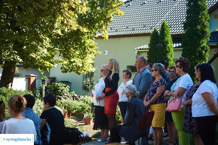 Emléktábla avatás a Posta utcai óvodában