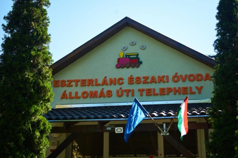 Emléktábla avatás a Posta utcai óvodában