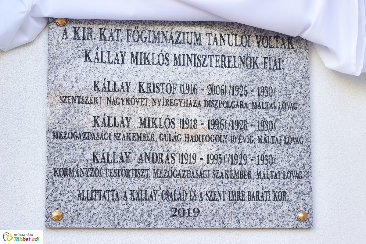 Emléktábla avatás a Szent Imre iskolában