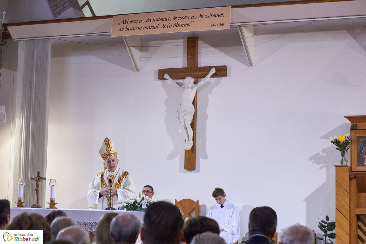 Emléktábla avatás a Szent Imre iskolában