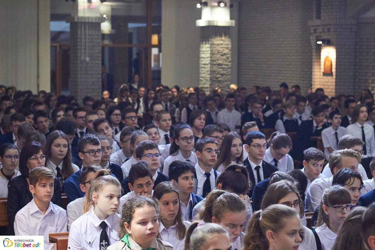 Emléktábla avatás a Szent Imre iskolában