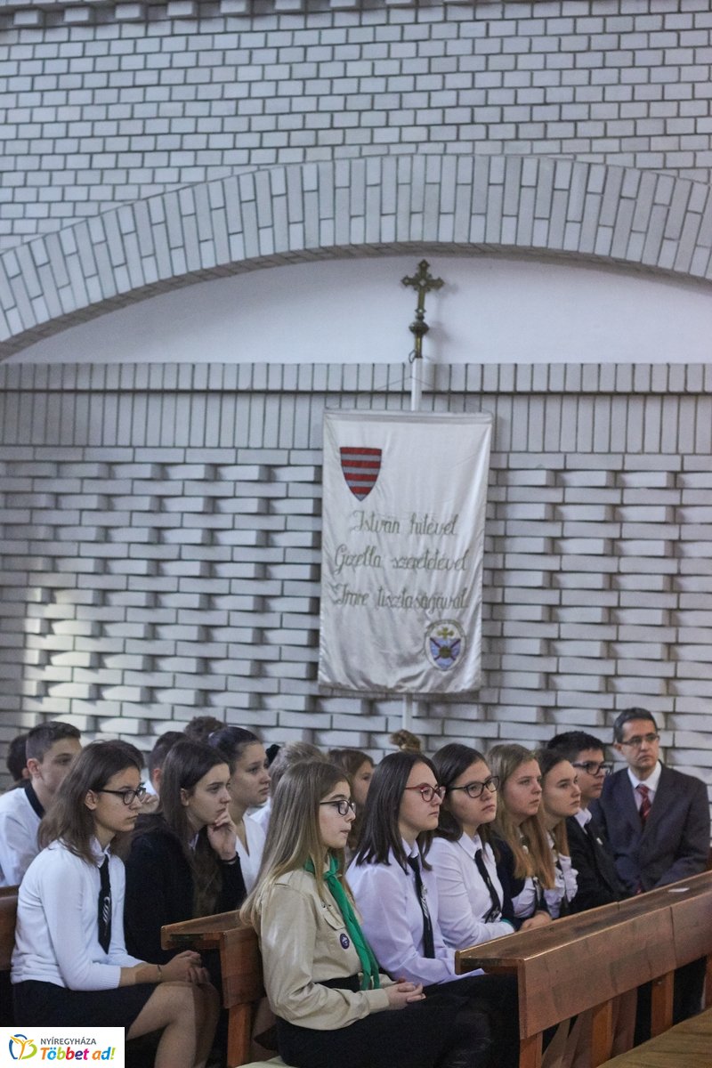 Emléktábla avatás a Szent Imre iskolában