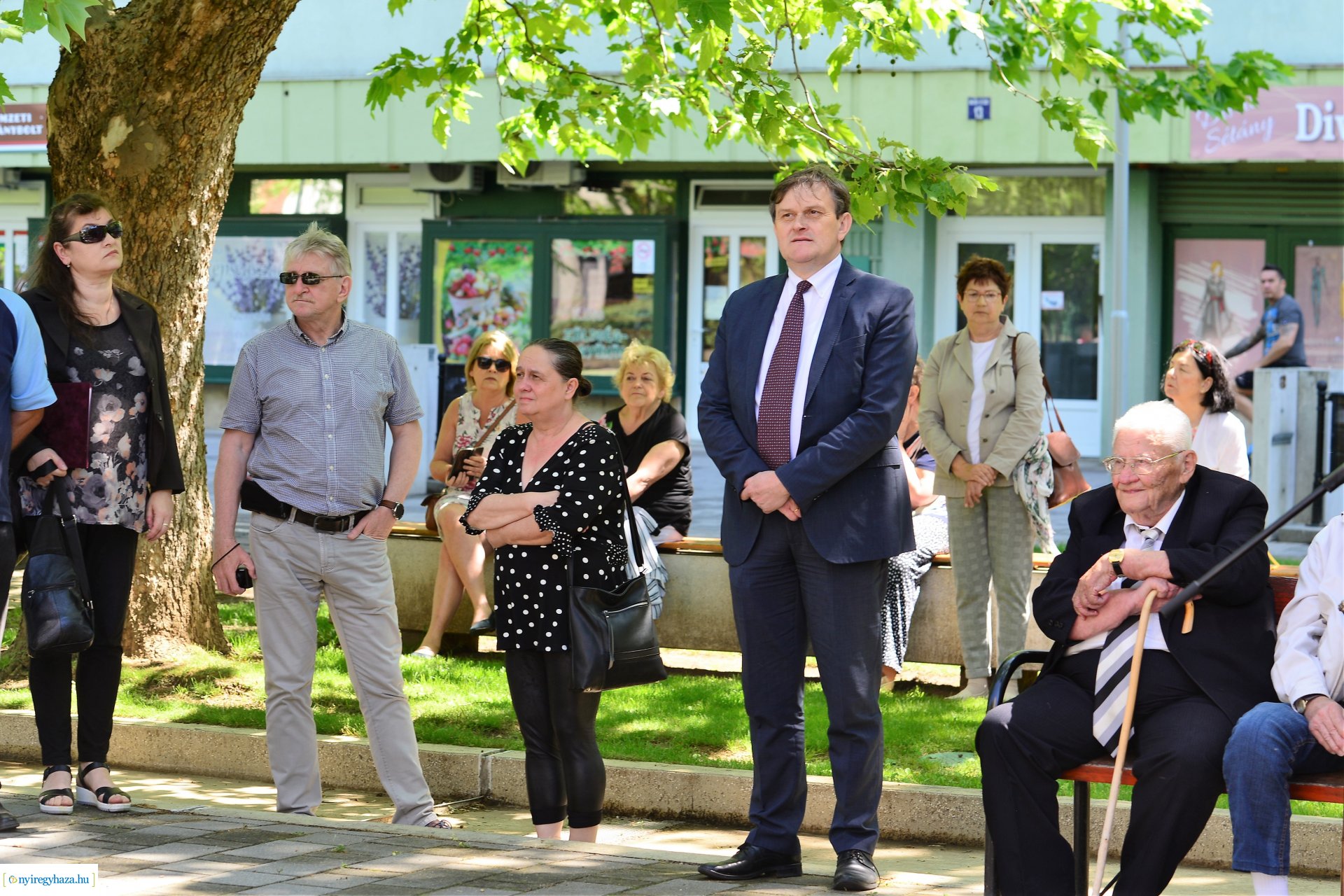 Emléktábla avatás Jósavárosban az Építők Napján