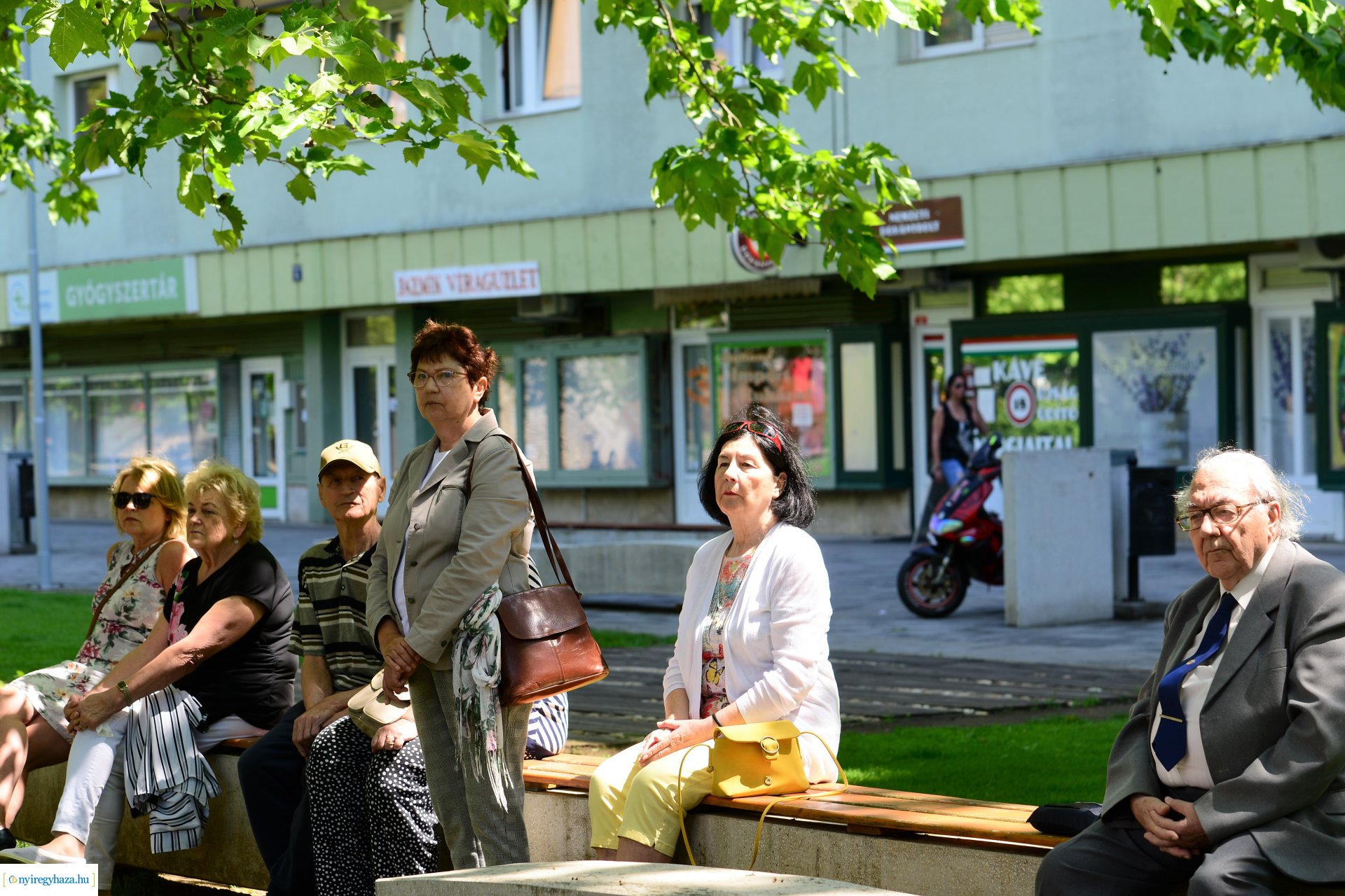 Emléktábla avatás Jósavárosban az Építők Napján