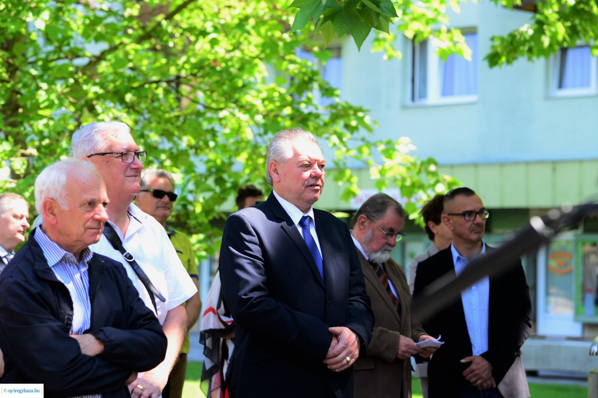 Emléktábla avatás Jósavárosban az Építők Napján