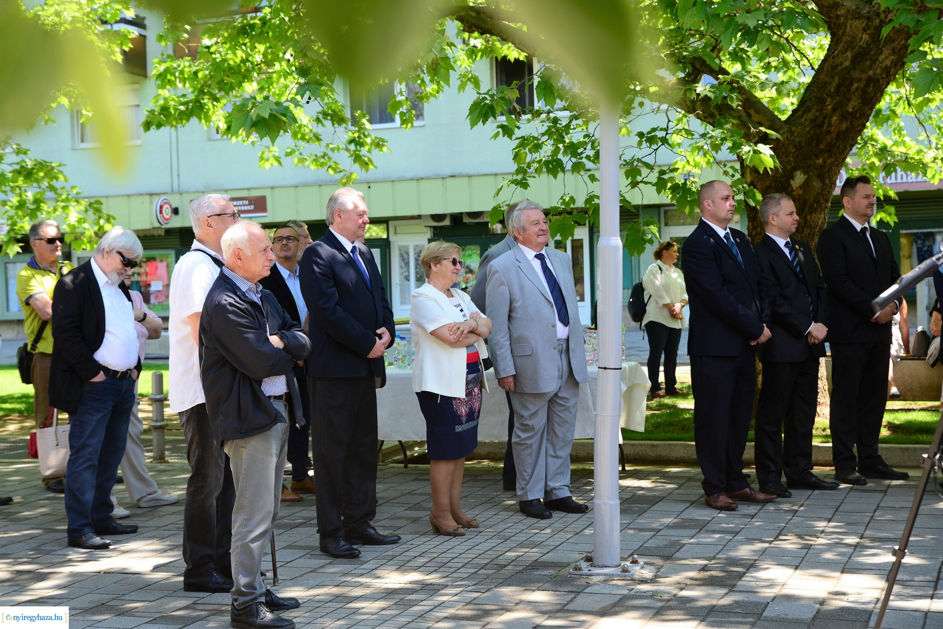 Emléktábla avatás Jósavárosban az Építők Napján
