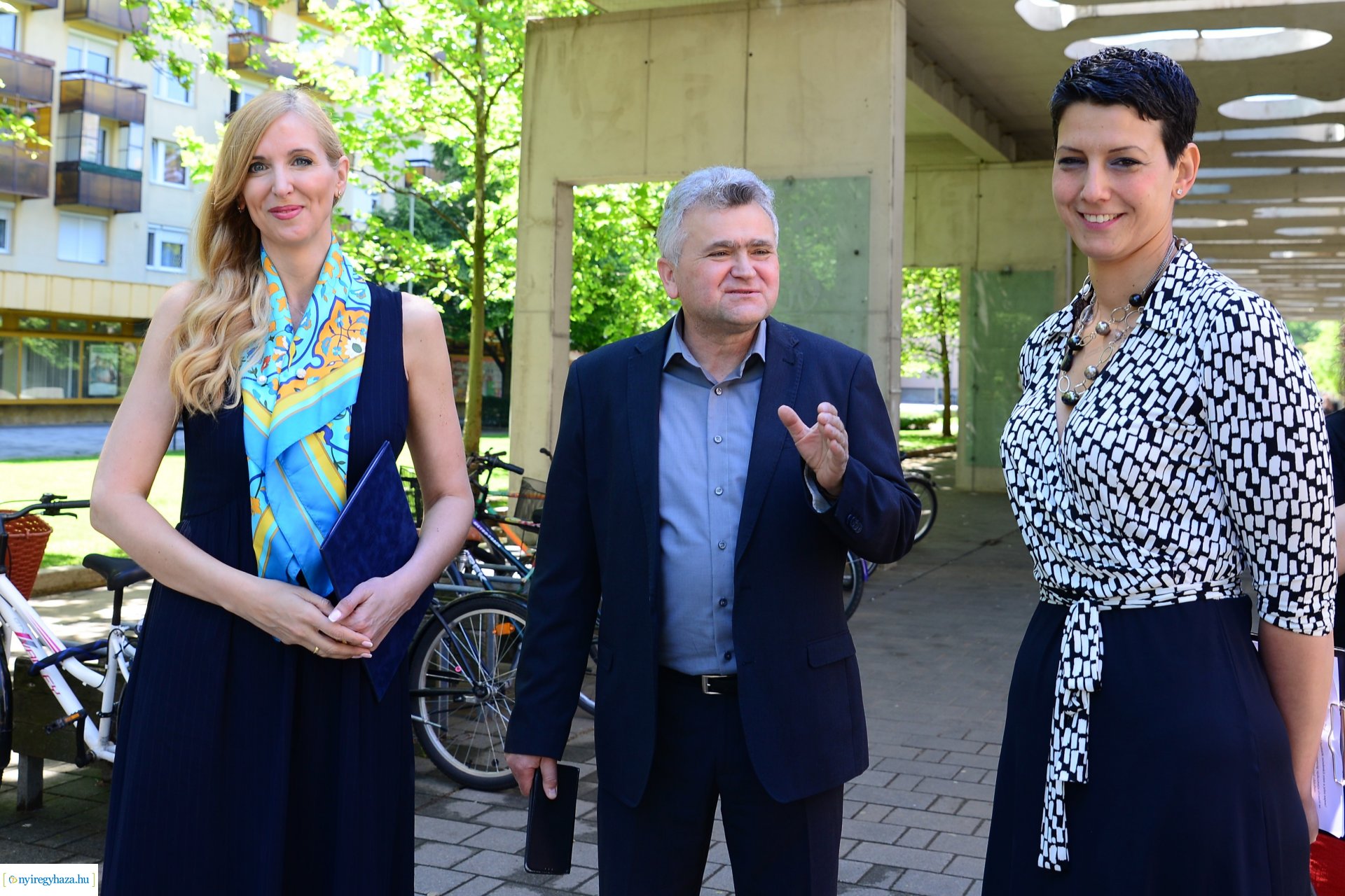 Emléktábla avatás Jósavárosban az Építők Napján