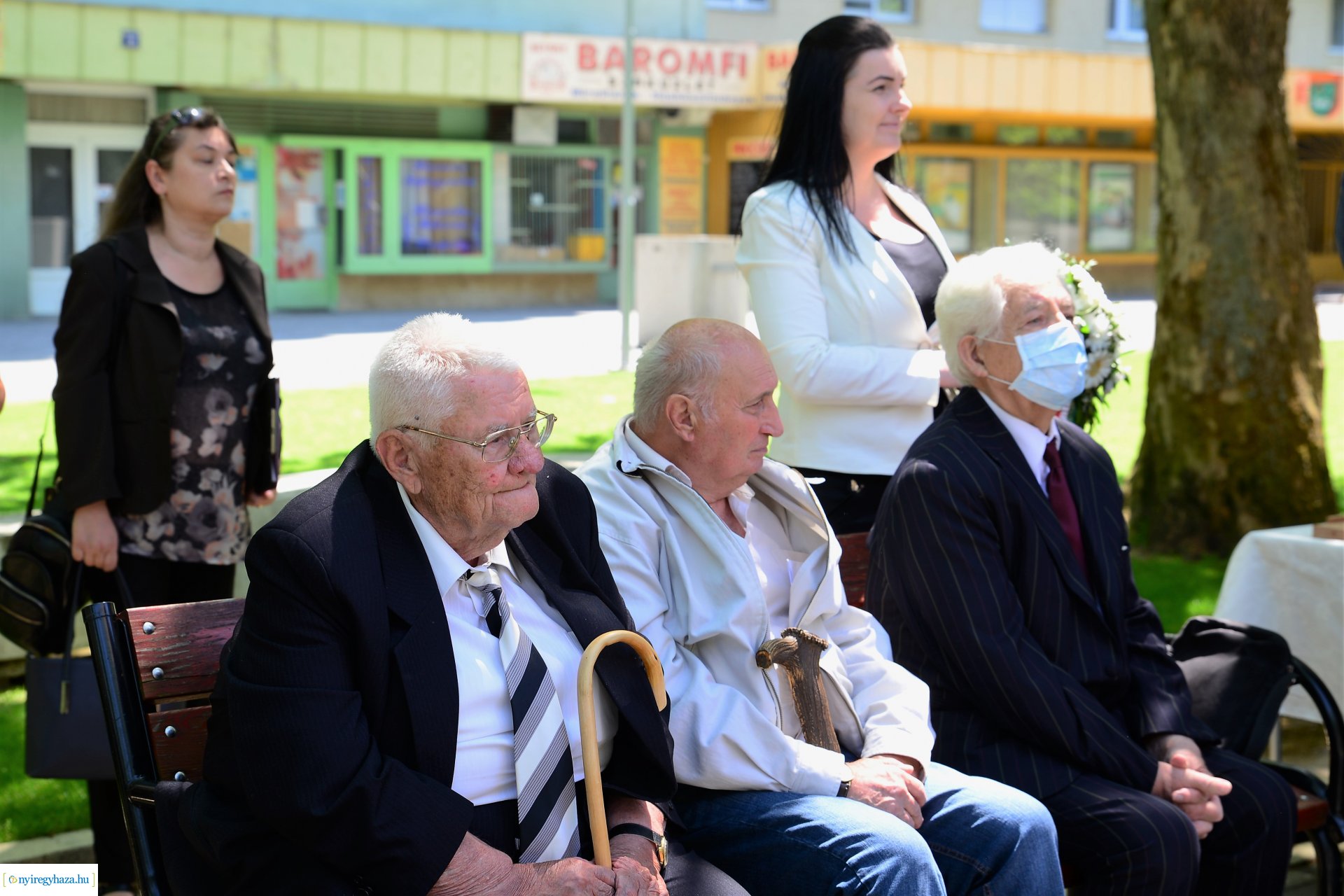 Emléktábla avatás Jósavárosban az Építők Napján