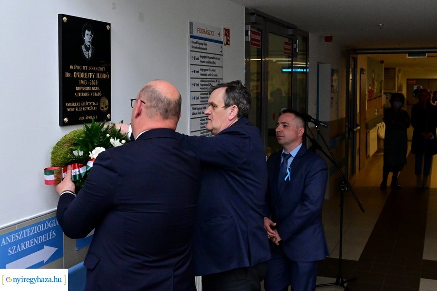 Emléktábla avató a kórházban - Dr Endreffy Ildikó