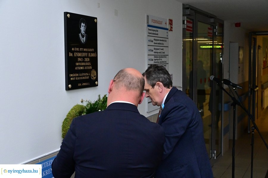 Emléktábla avató a kórházban - Dr Endreffy Ildikó