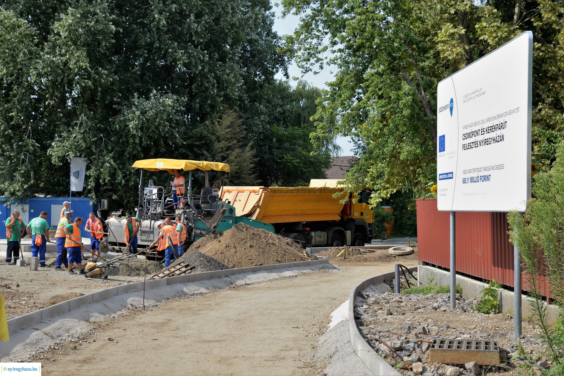 Épül a Kállói úti körforgalom