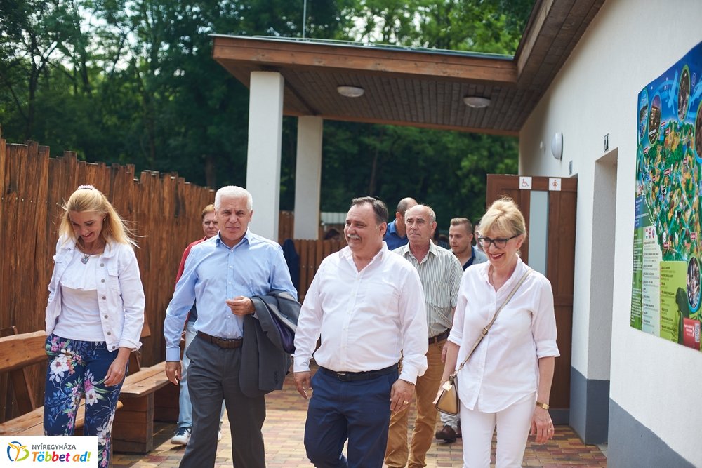 Erdei sétány átadó