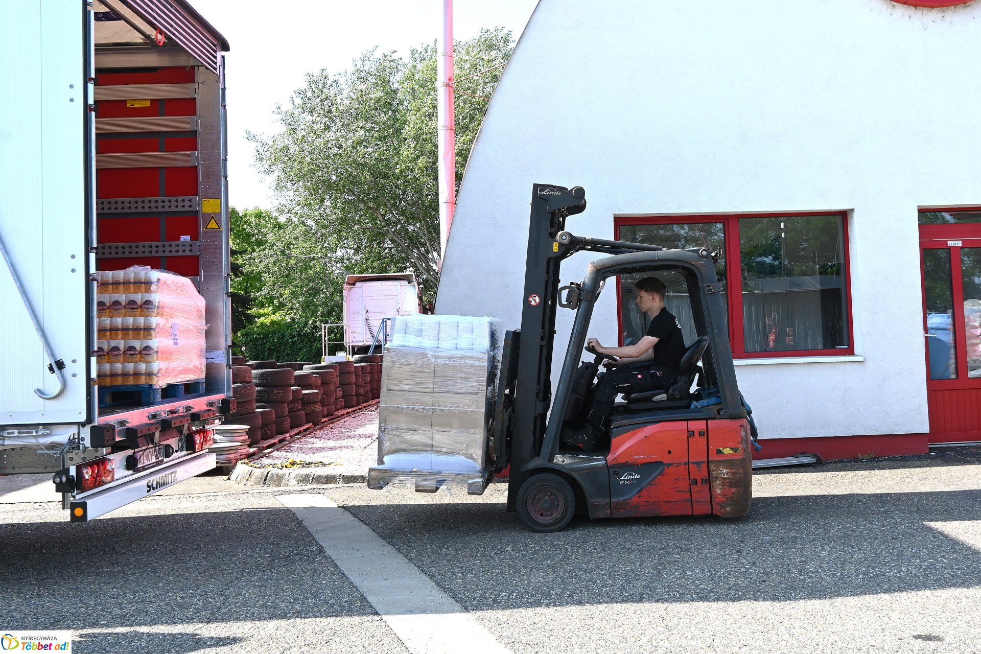 Erdélybe indult adomány a Révész Cégcsoporttól