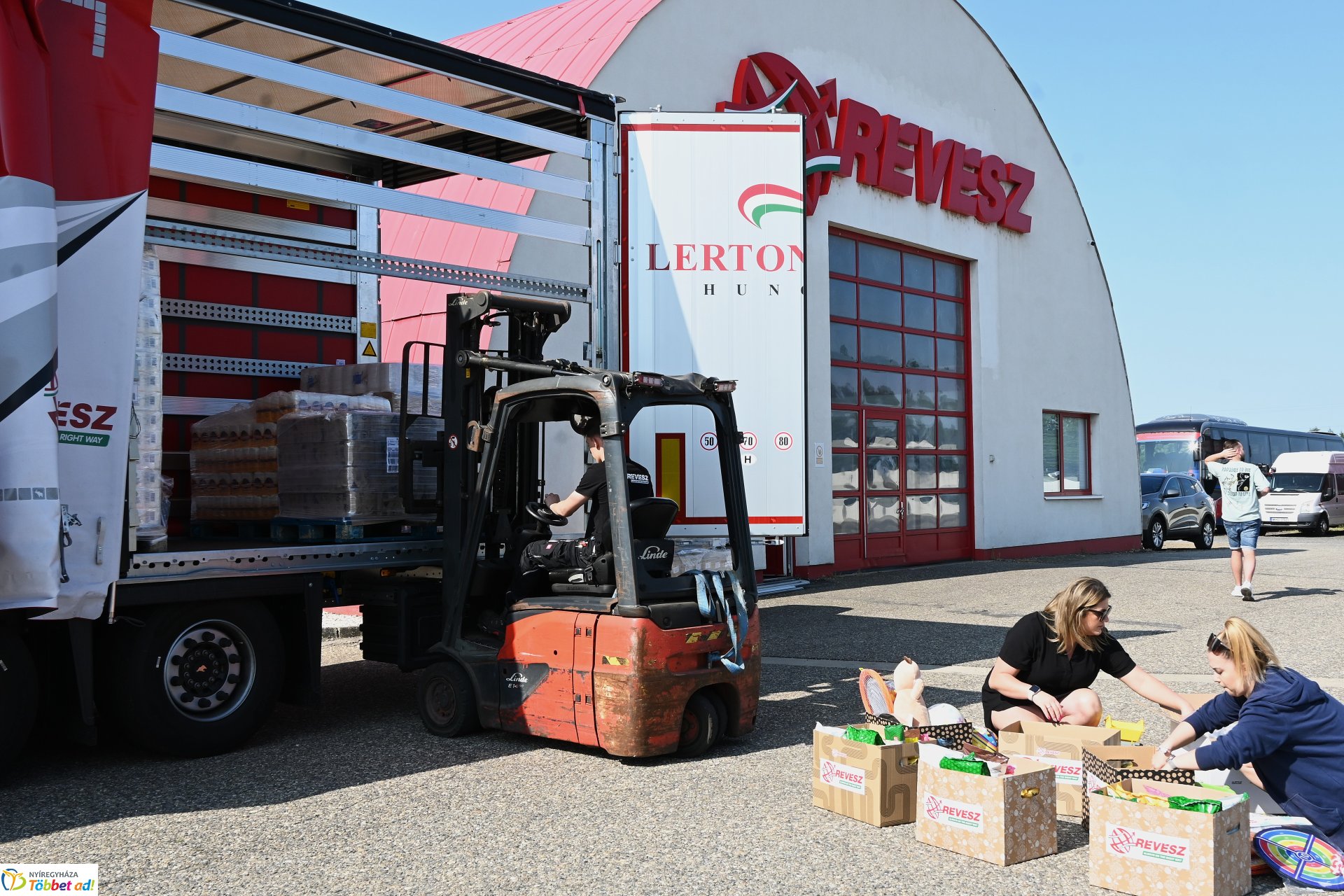 Erdélybe indult adomány a Révész Cégcsoporttól