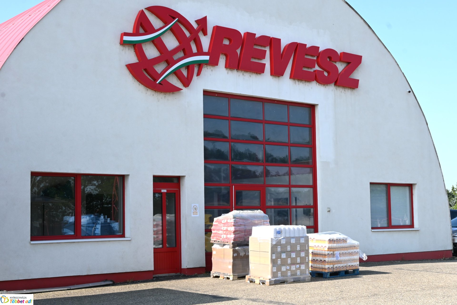 Erdélybe indult adomány a Révész Cégcsoporttól