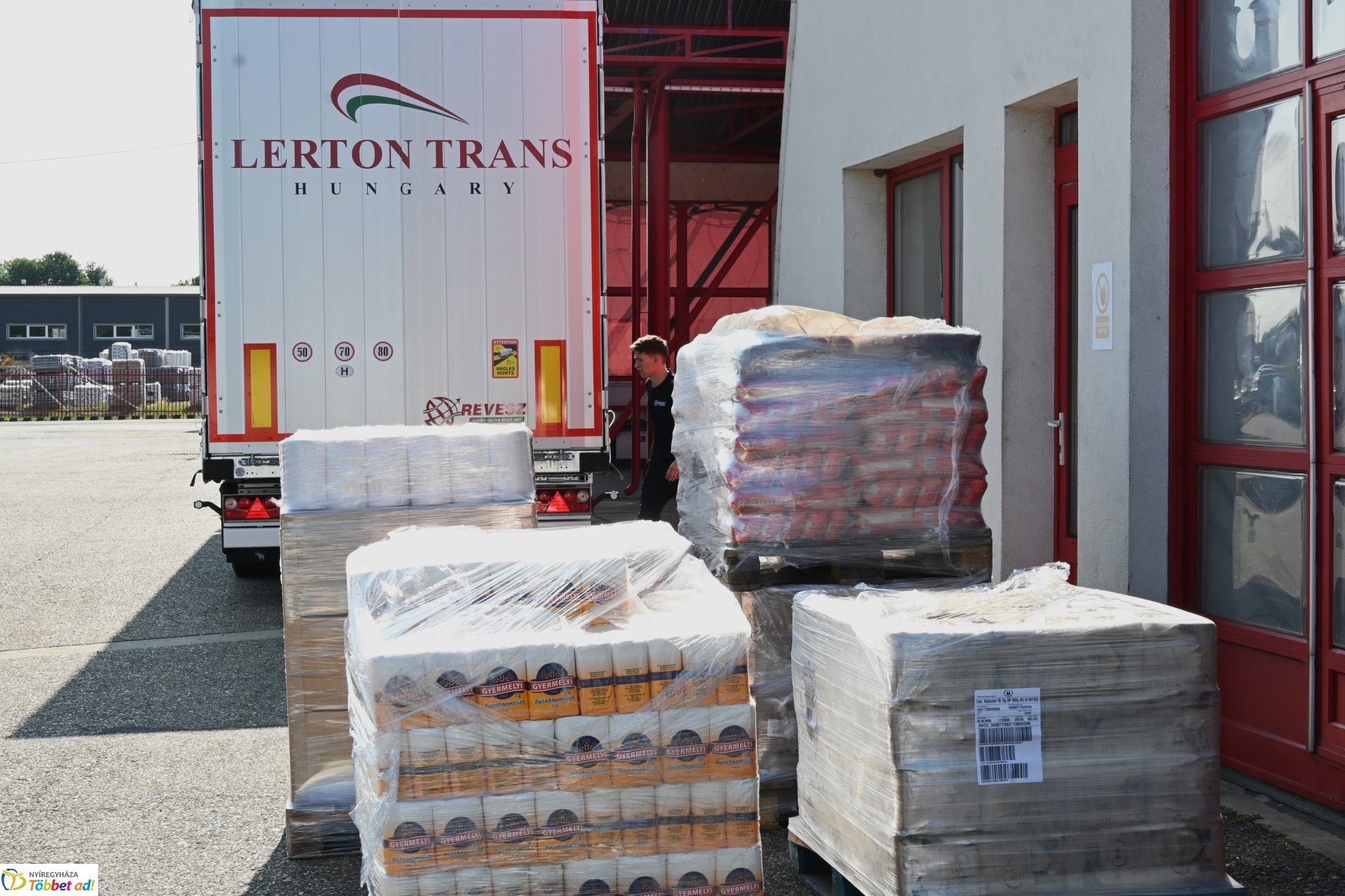 Erdélybe indult adomány a Révész Cégcsoporttól