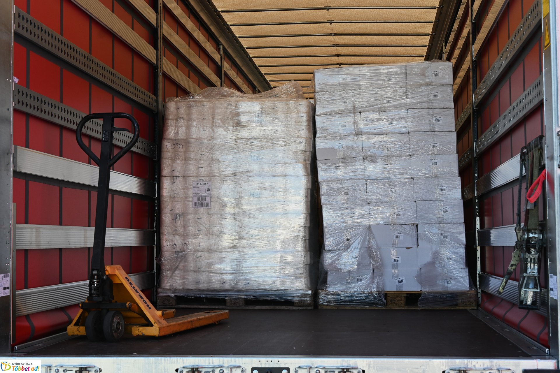 Erdélybe indult adomány a Révész Cégcsoporttól