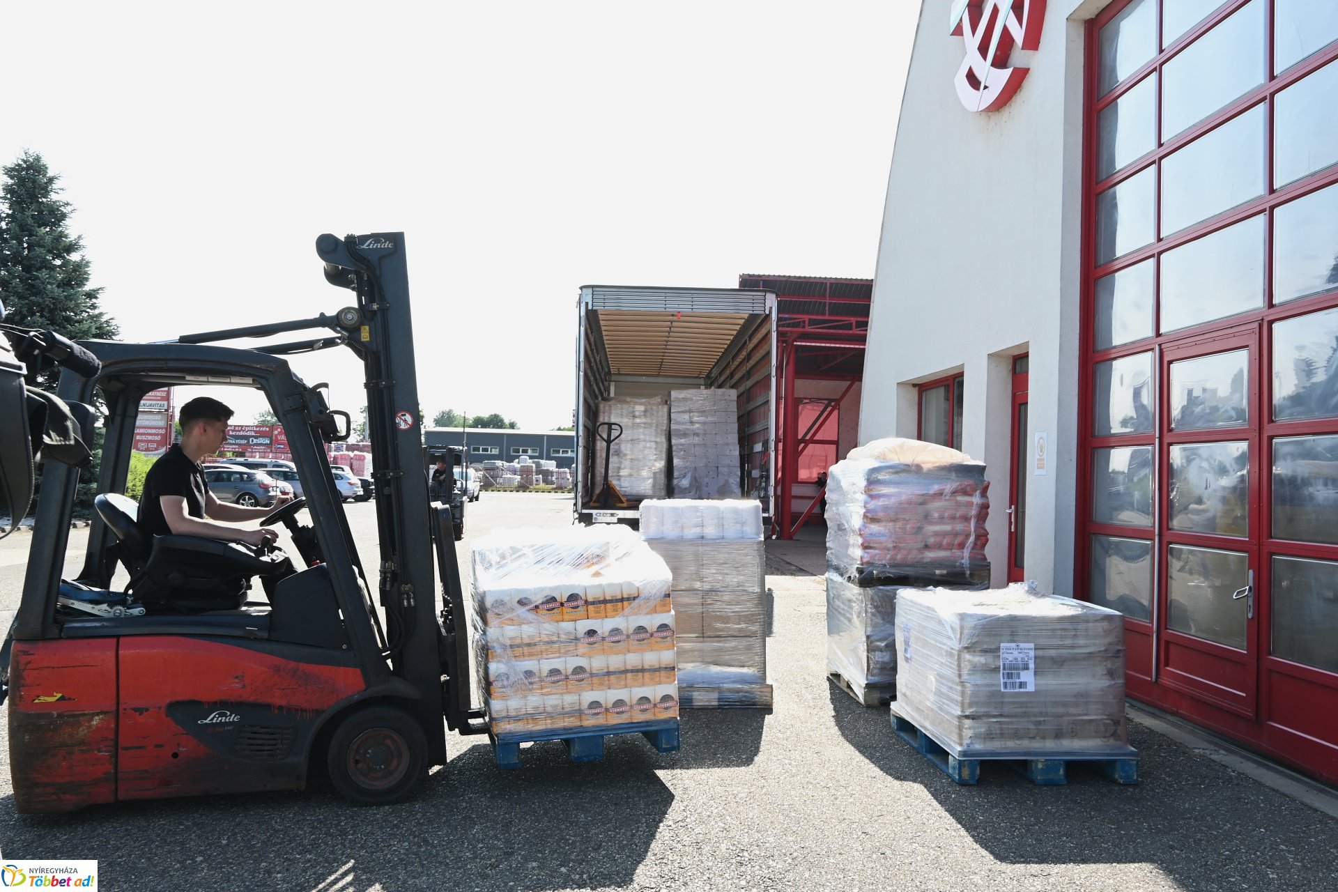 Erdélybe indult adomány a Révész Cégcsoporttól