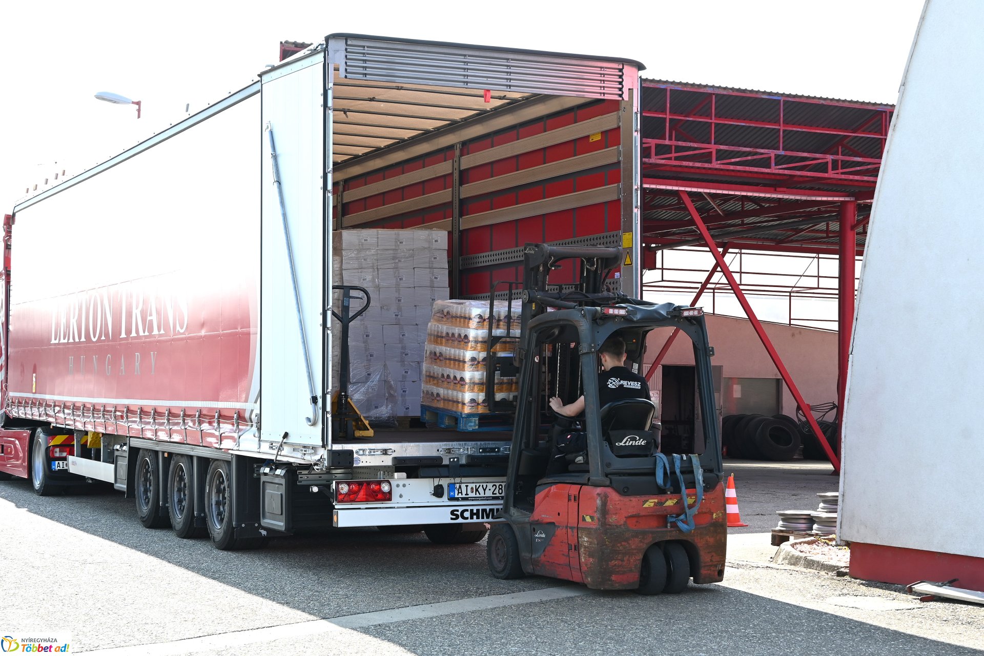 Erdélybe indult adomány a Révész Cégcsoporttól