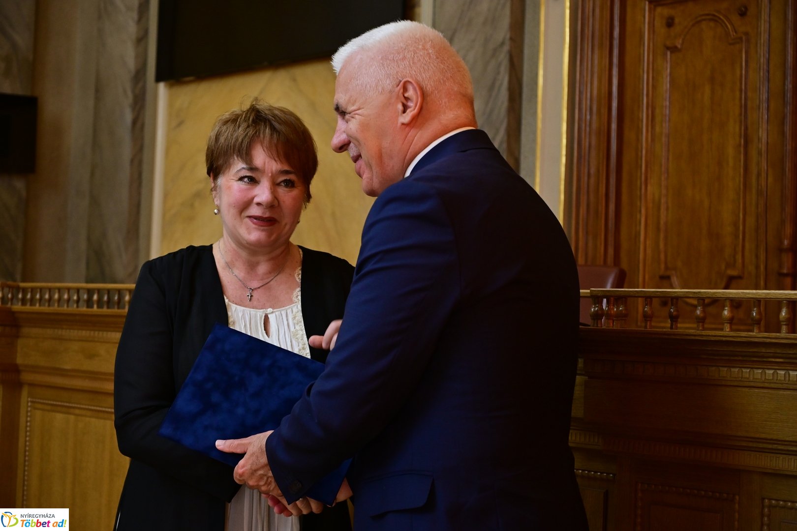 Értéktár emléklapok átadása 2025 májusában