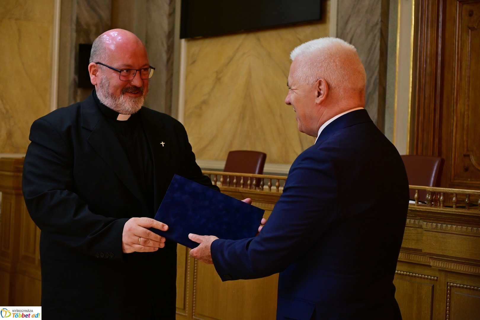 Értéktár emléklapok átadása 2025 májusában