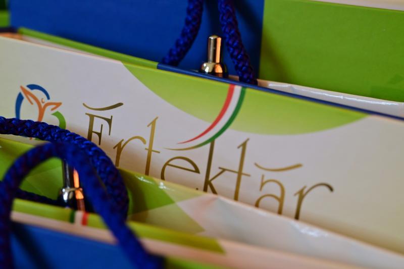 Értéktár emléklapok átadása 2025 májusában