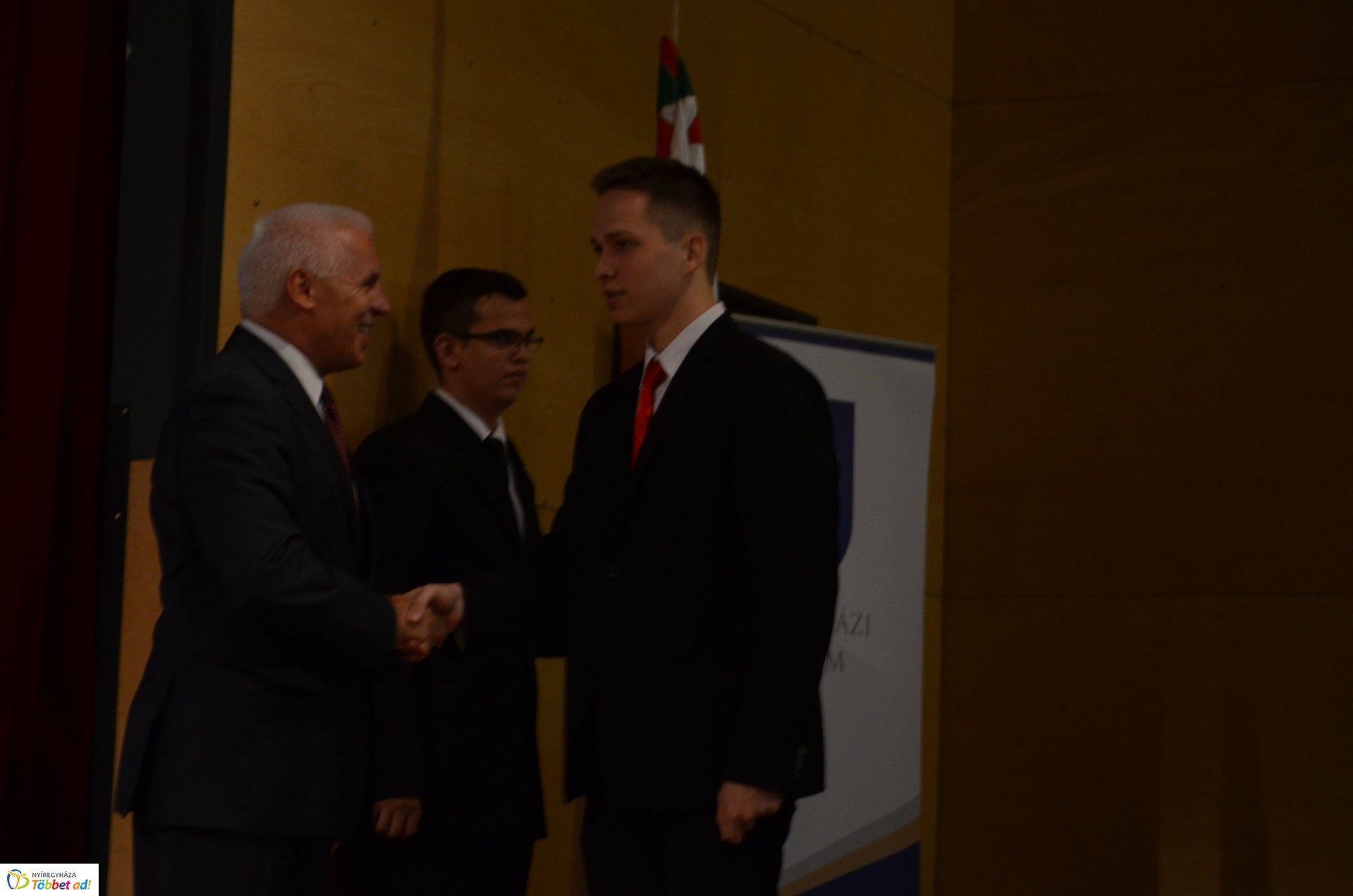 Eskütétel és jubileumi diplomások az egyetem tanévnyitóján