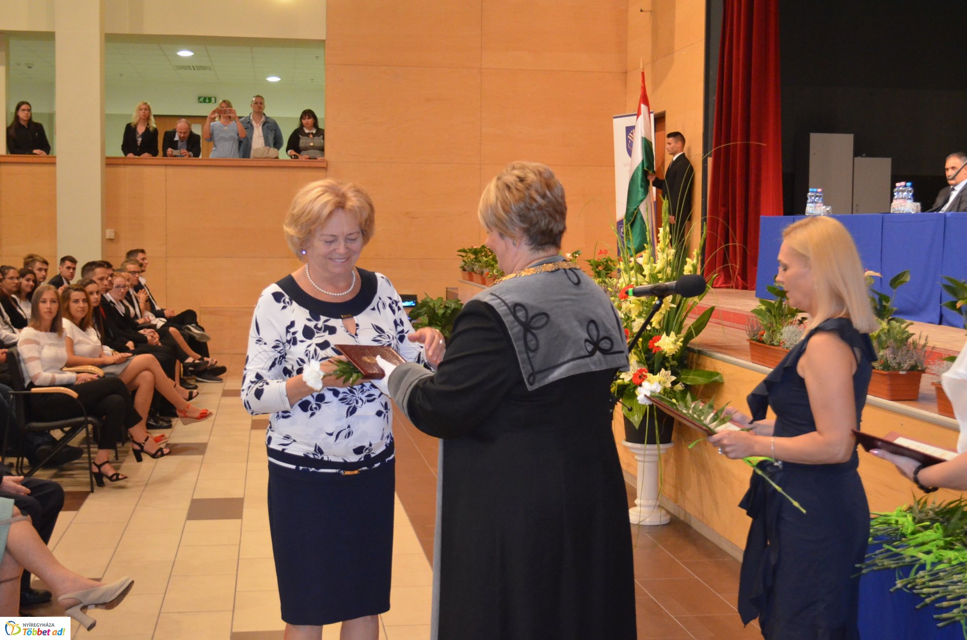 Eskütétel és jubileumi diplomások az egyetem tanévnyitóján