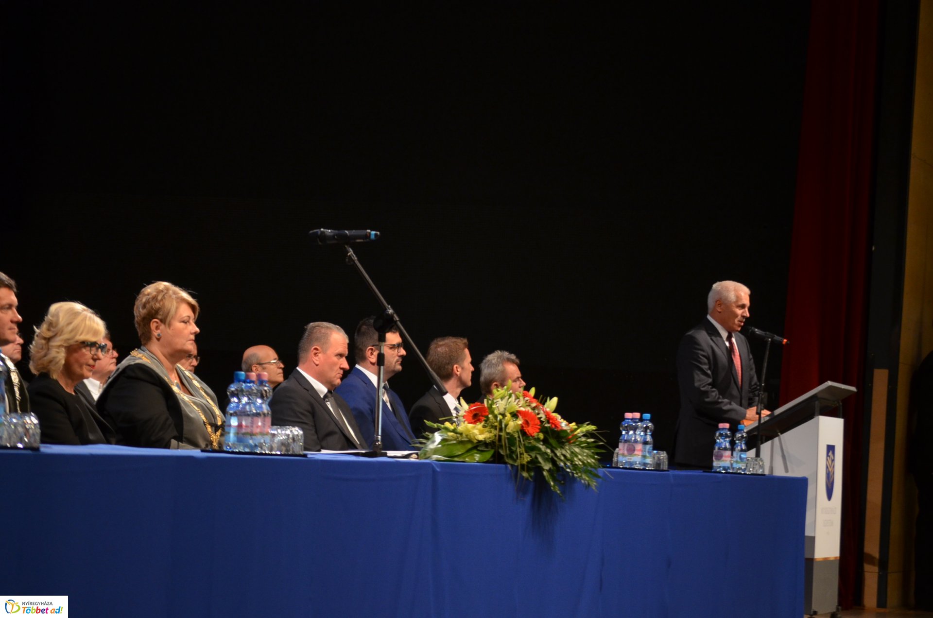 Eskütétel és jubileumi diplomások az egyetem tanévnyitóján