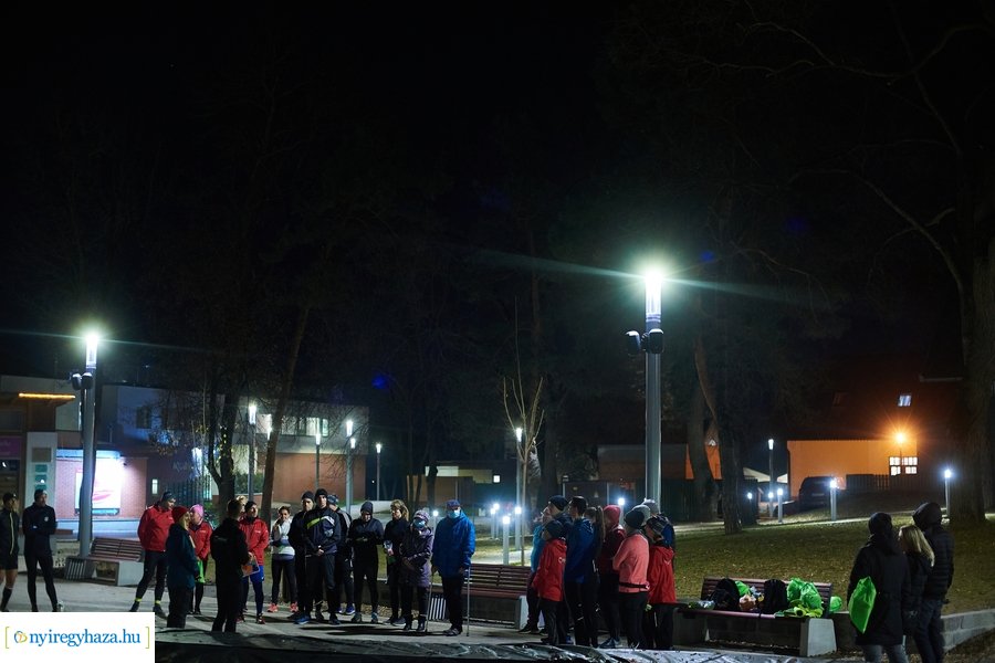 Esti futás a sóstói rekortánon