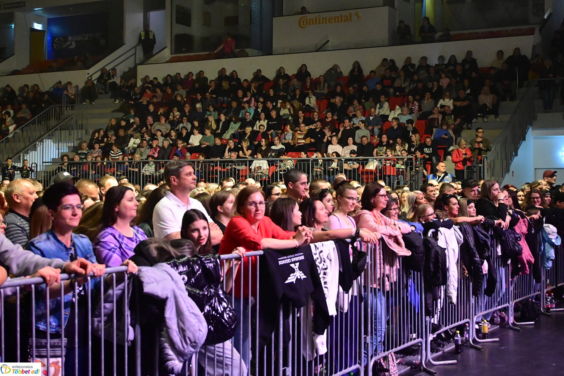 Esti  koncertek a Fitt Stadion rendezvényen