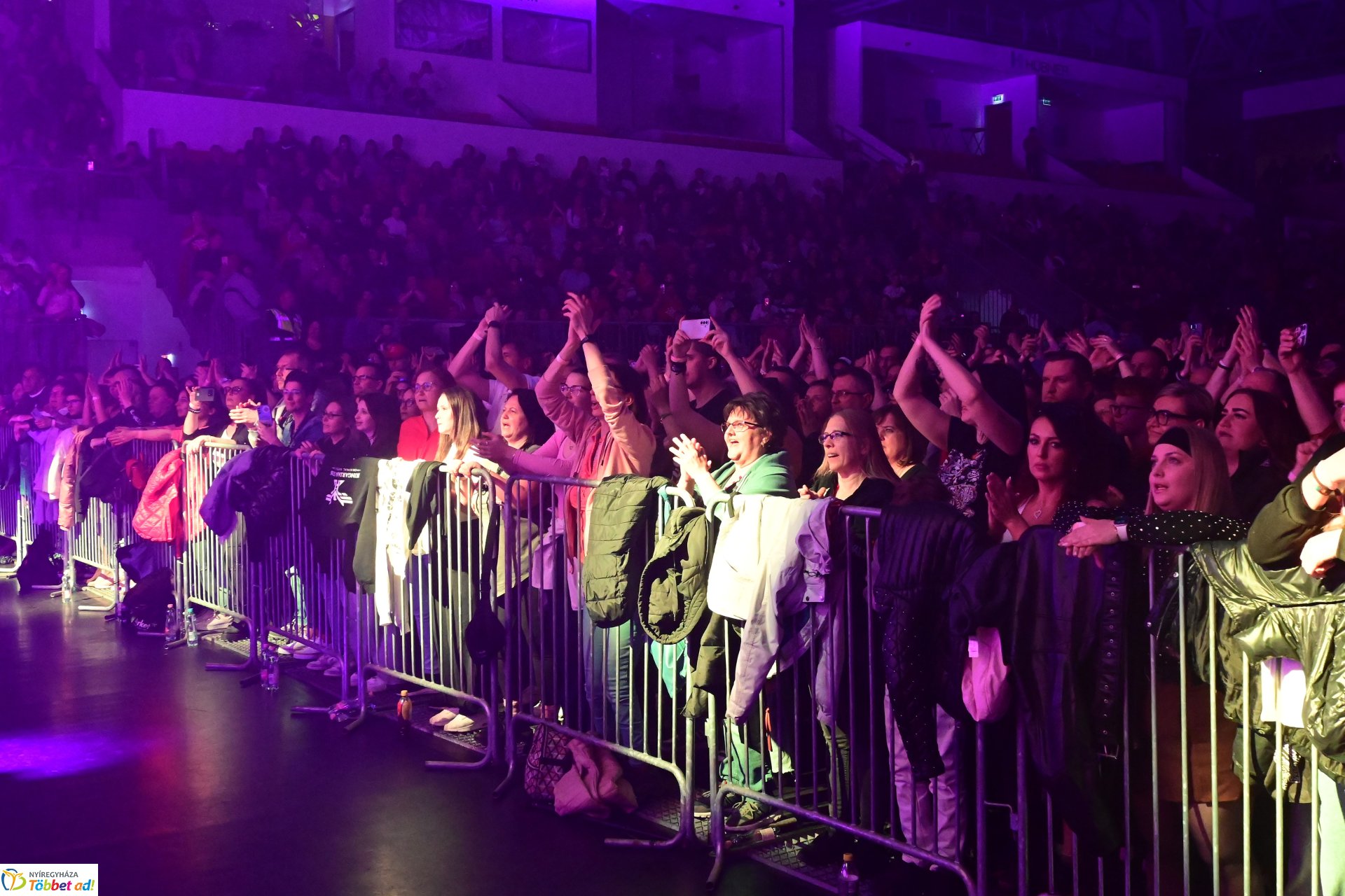 Esti  koncertek a Fitt Stadion rendezvényen