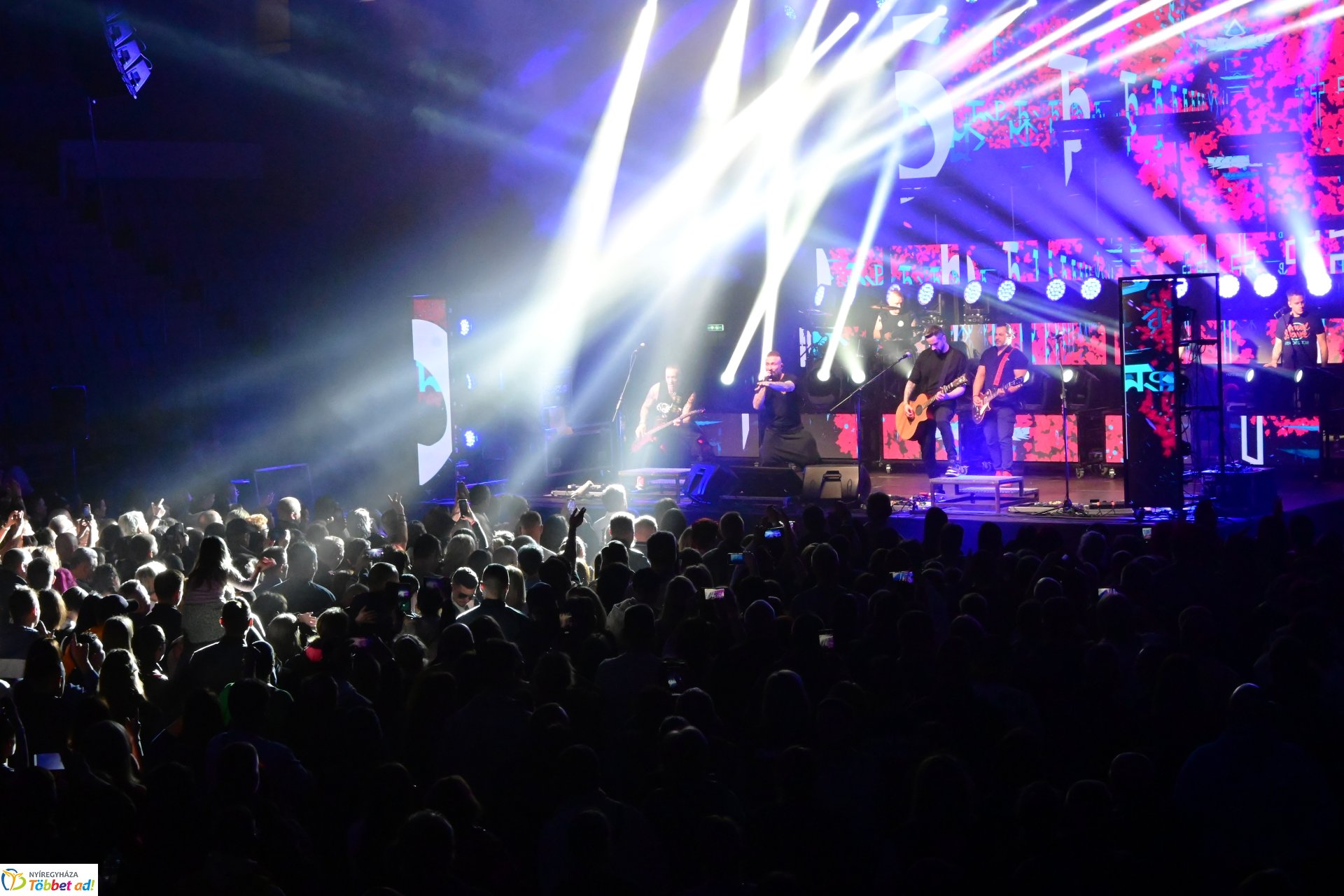 Esti  koncertek a Fitt Stadion rendezvényen