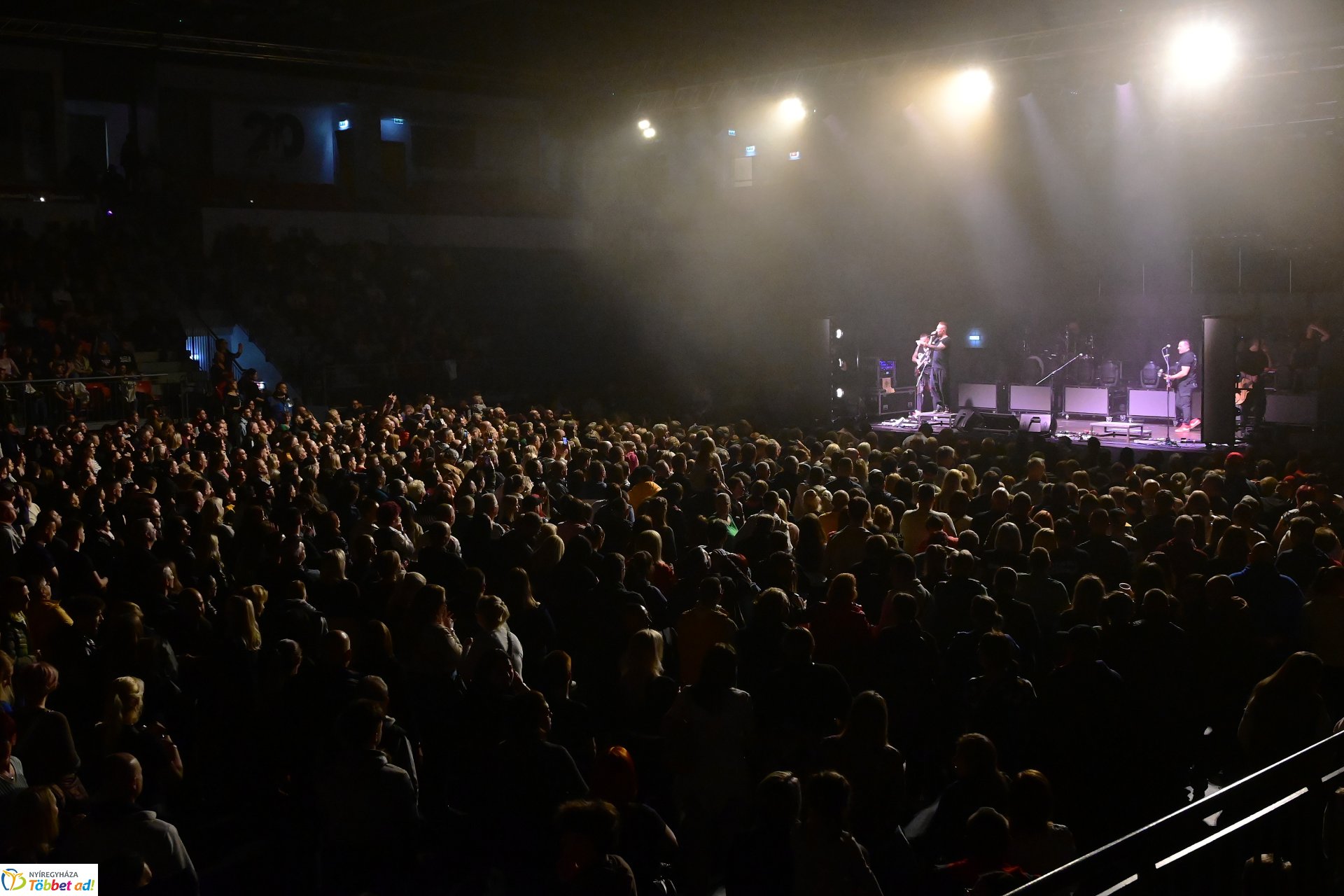 Esti  koncertek a Fitt Stadion rendezvényen