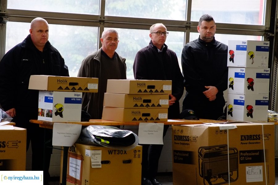 Eszközök átadása a katasztrófavédelemnél 20221222