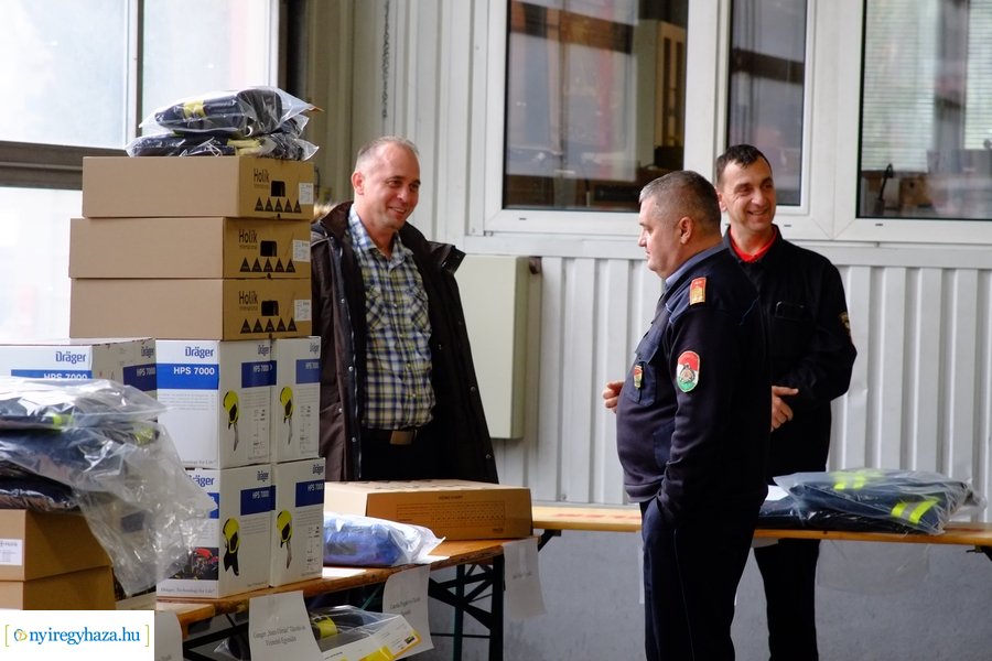 Eszközök átadása a katasztrófavédelemnél 20221222