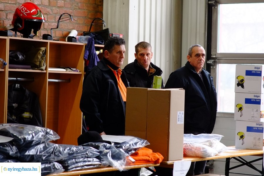 Eszközök átadása a katasztrófavédelemnél 20221222