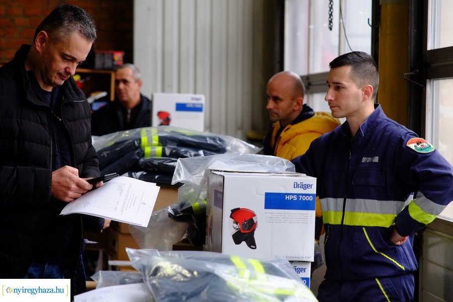 Eszközök átadása a katasztrófavédelemnél 20221222