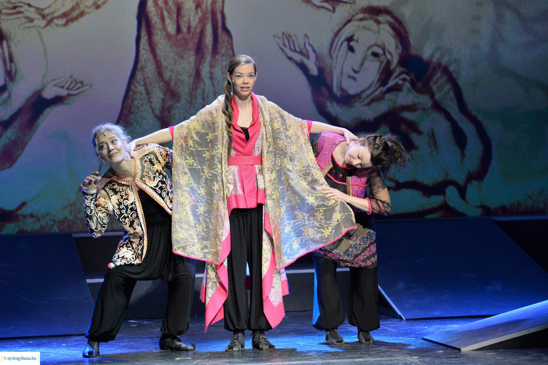 Ezeregyéjszaka a nagyszínpadon