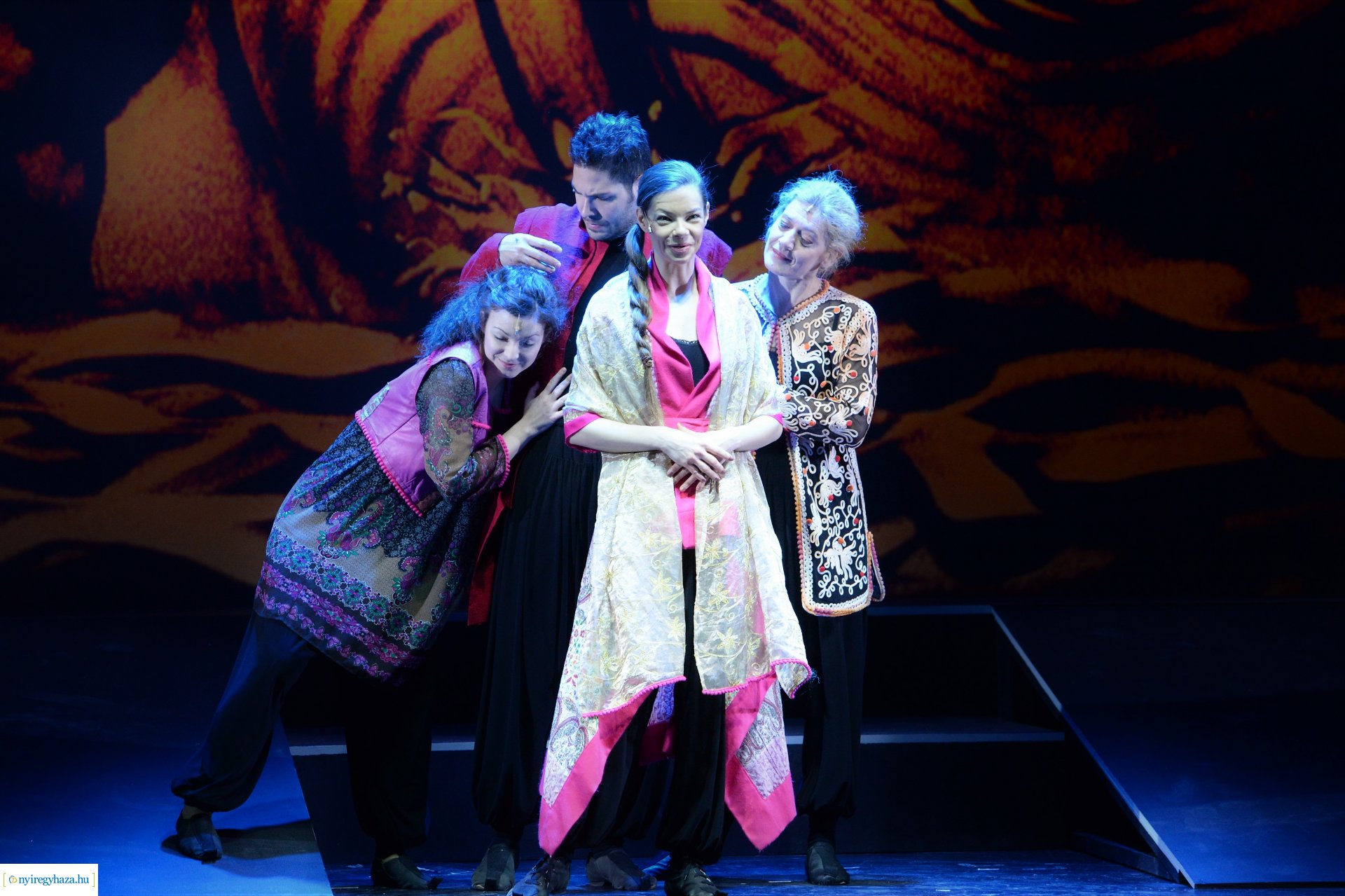 Ezeregyéjszaka a nagyszínpadon