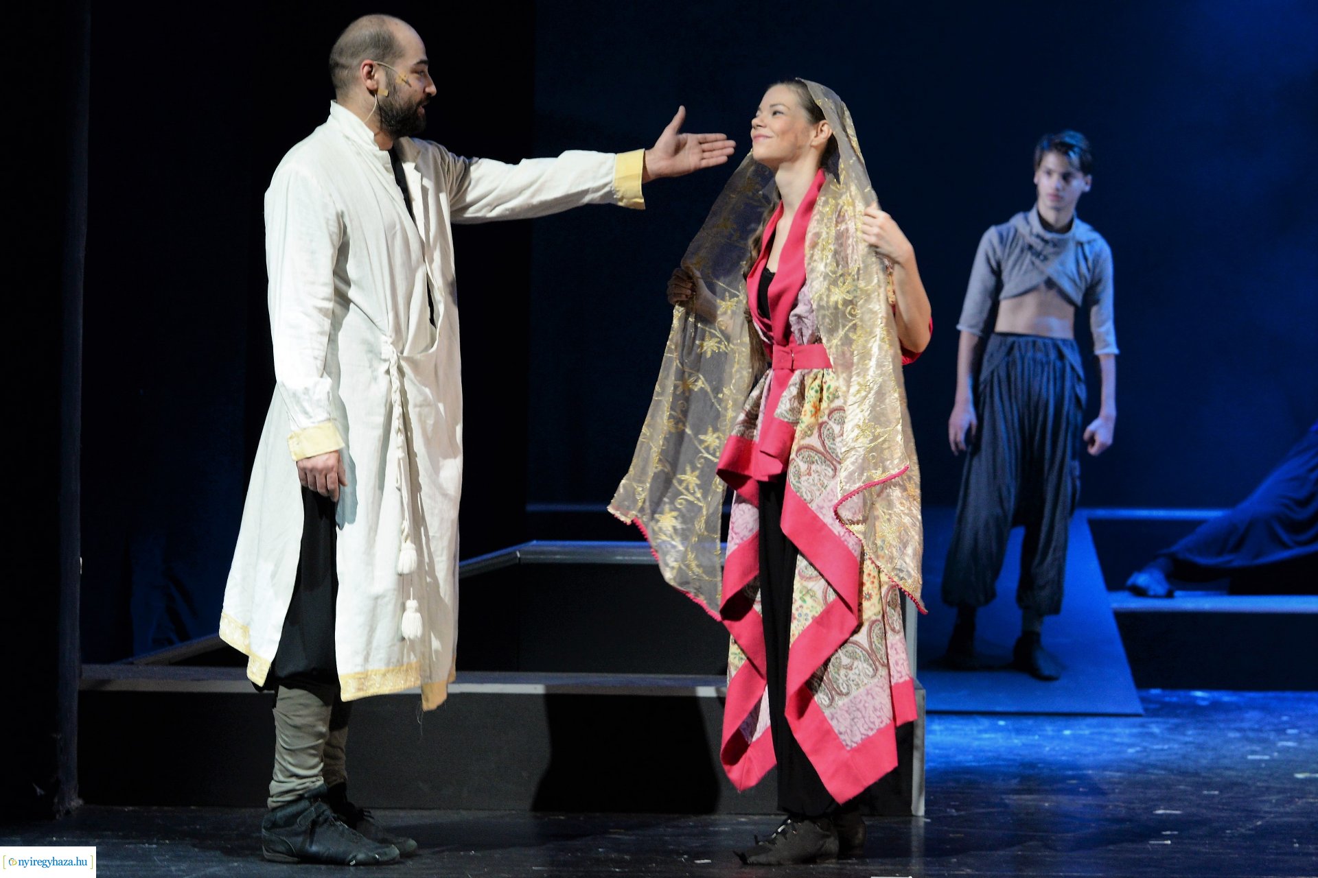 Ezeregyéjszaka a nagyszínpadon