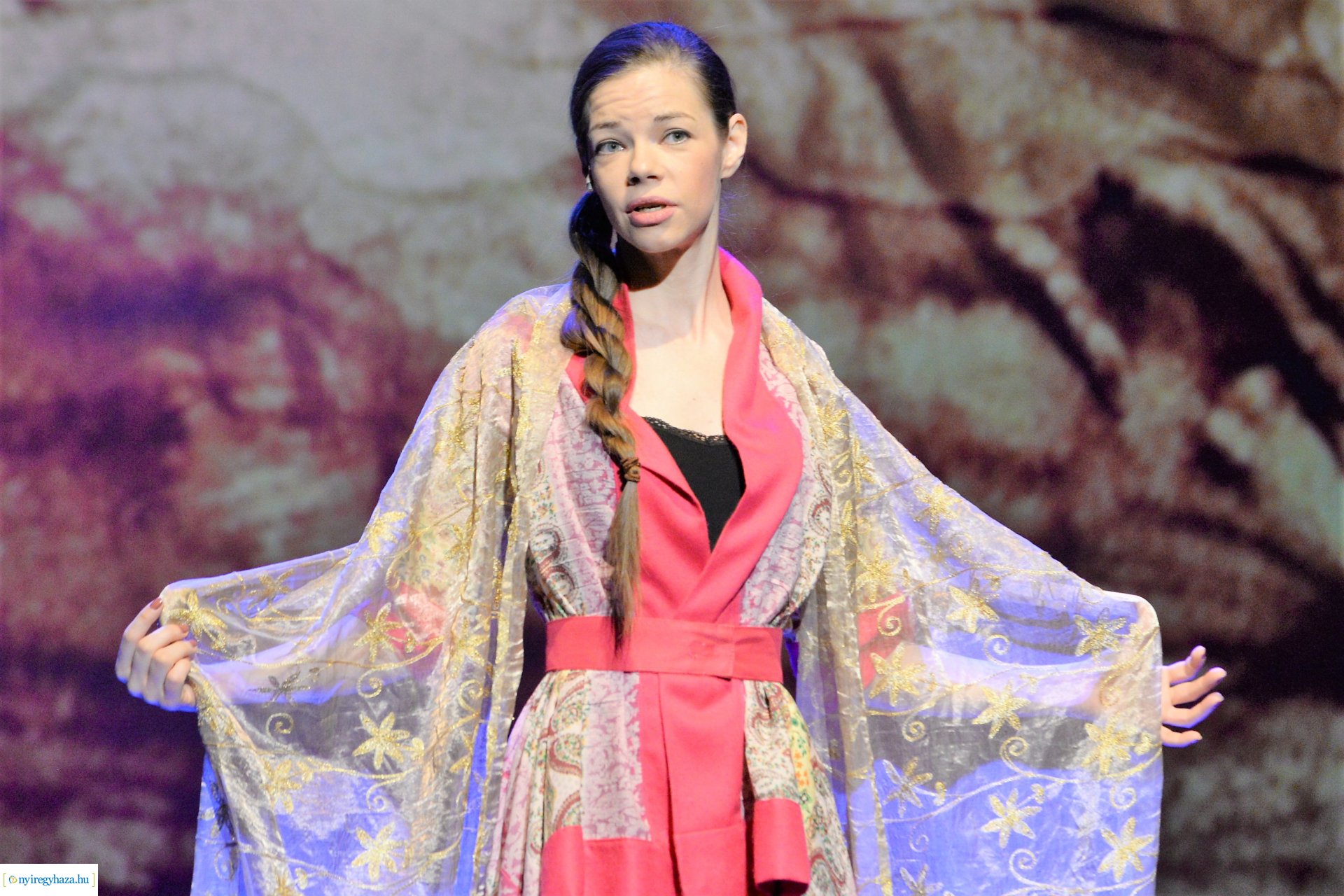 Ezeregyéjszaka a nagyszínpadon