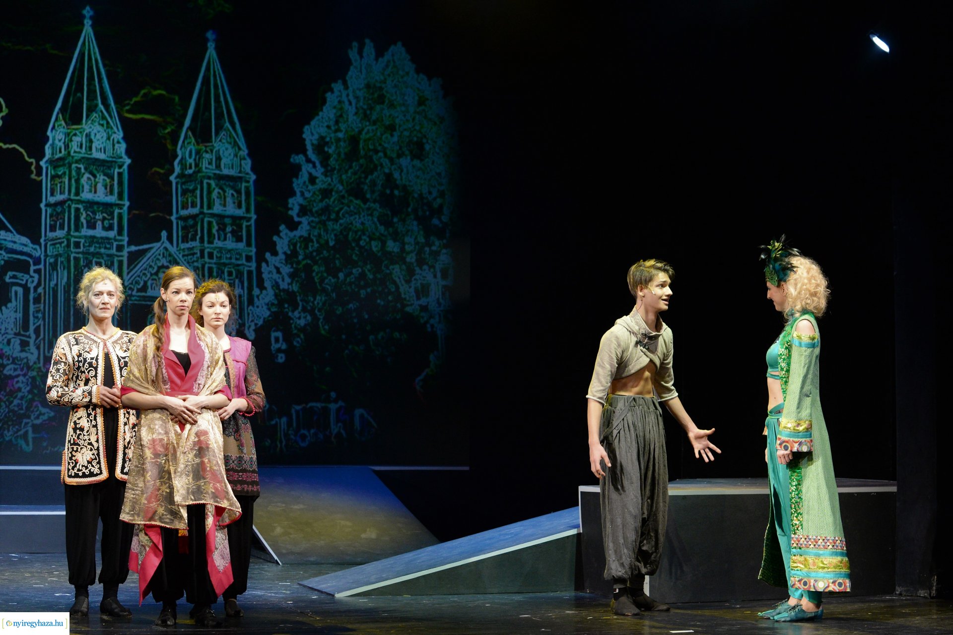 Ezeregyéjszaka a nagyszínpadon