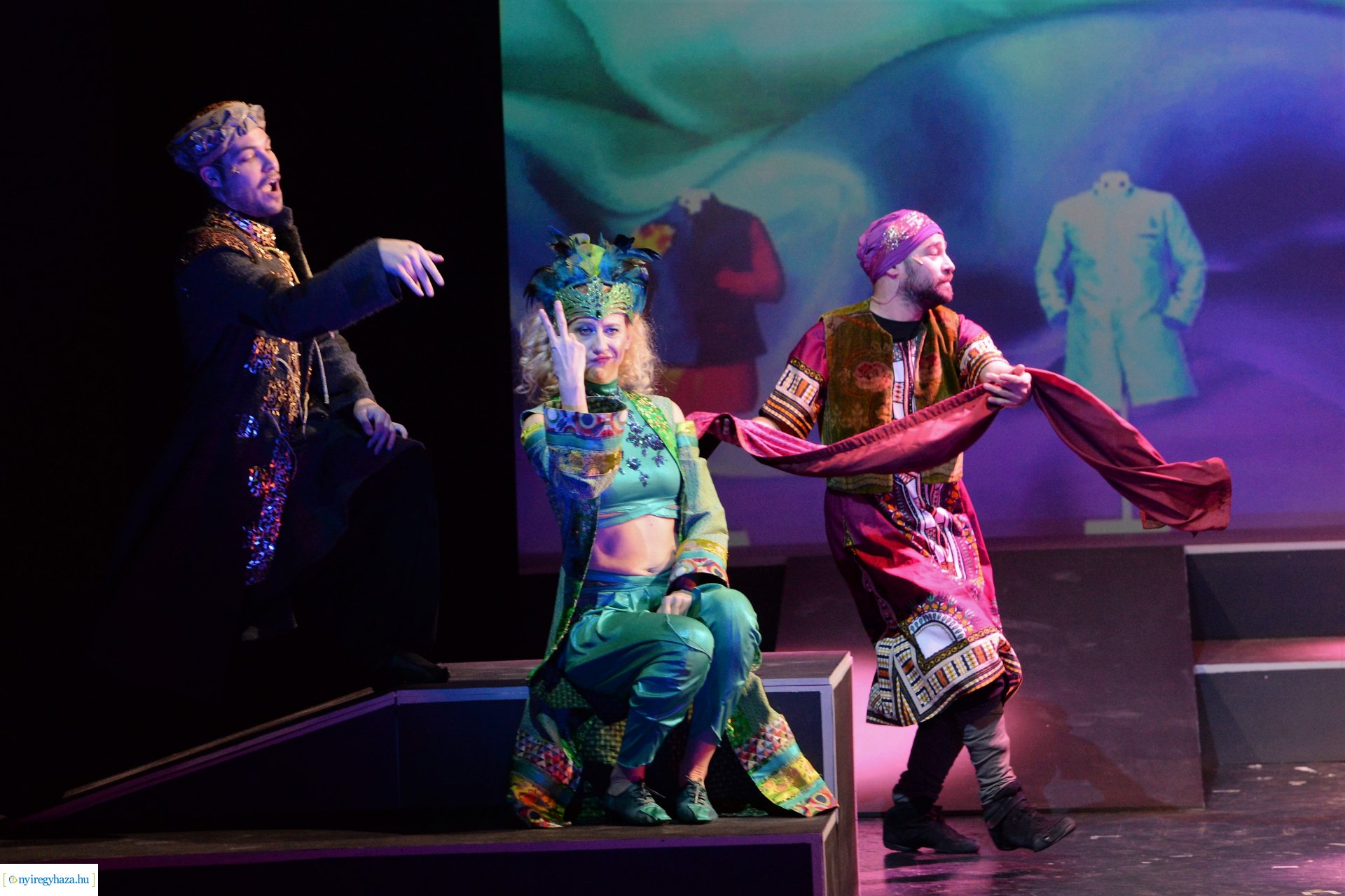 Ezeregyéjszaka a nagyszínpadon