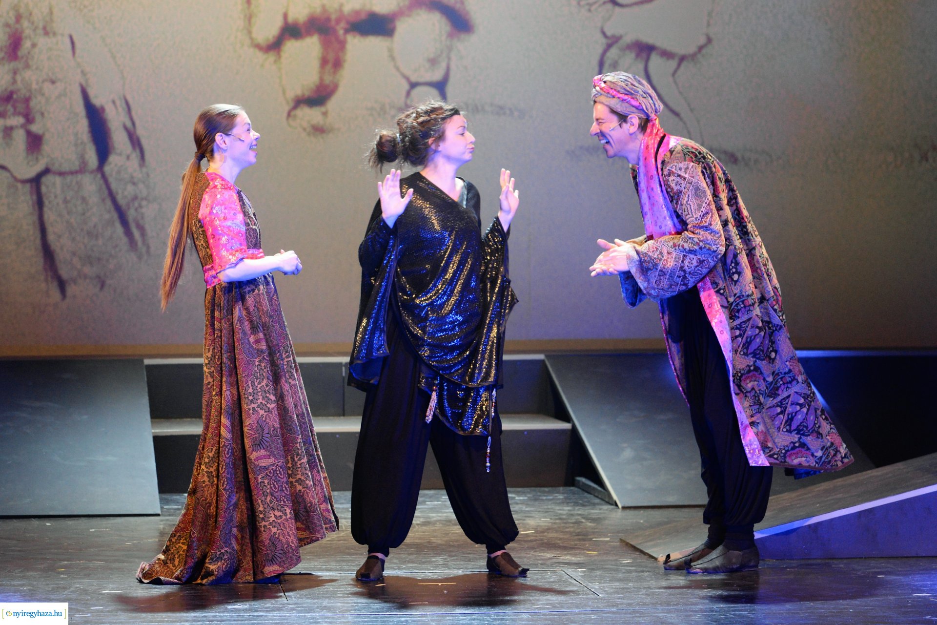 Ezeregyéjszaka a nagyszínpadon