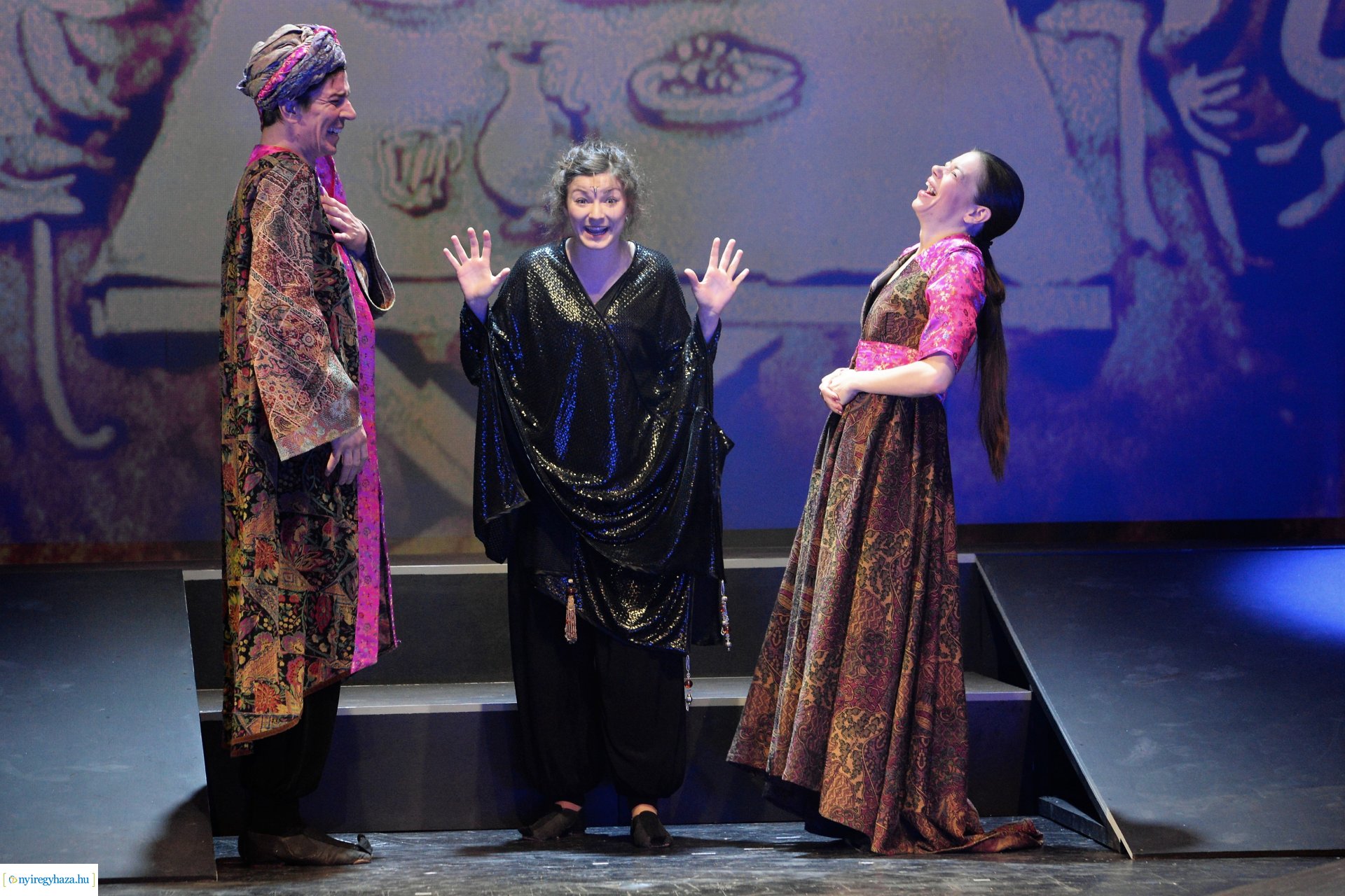 Ezeregyéjszaka a nagyszínpadon