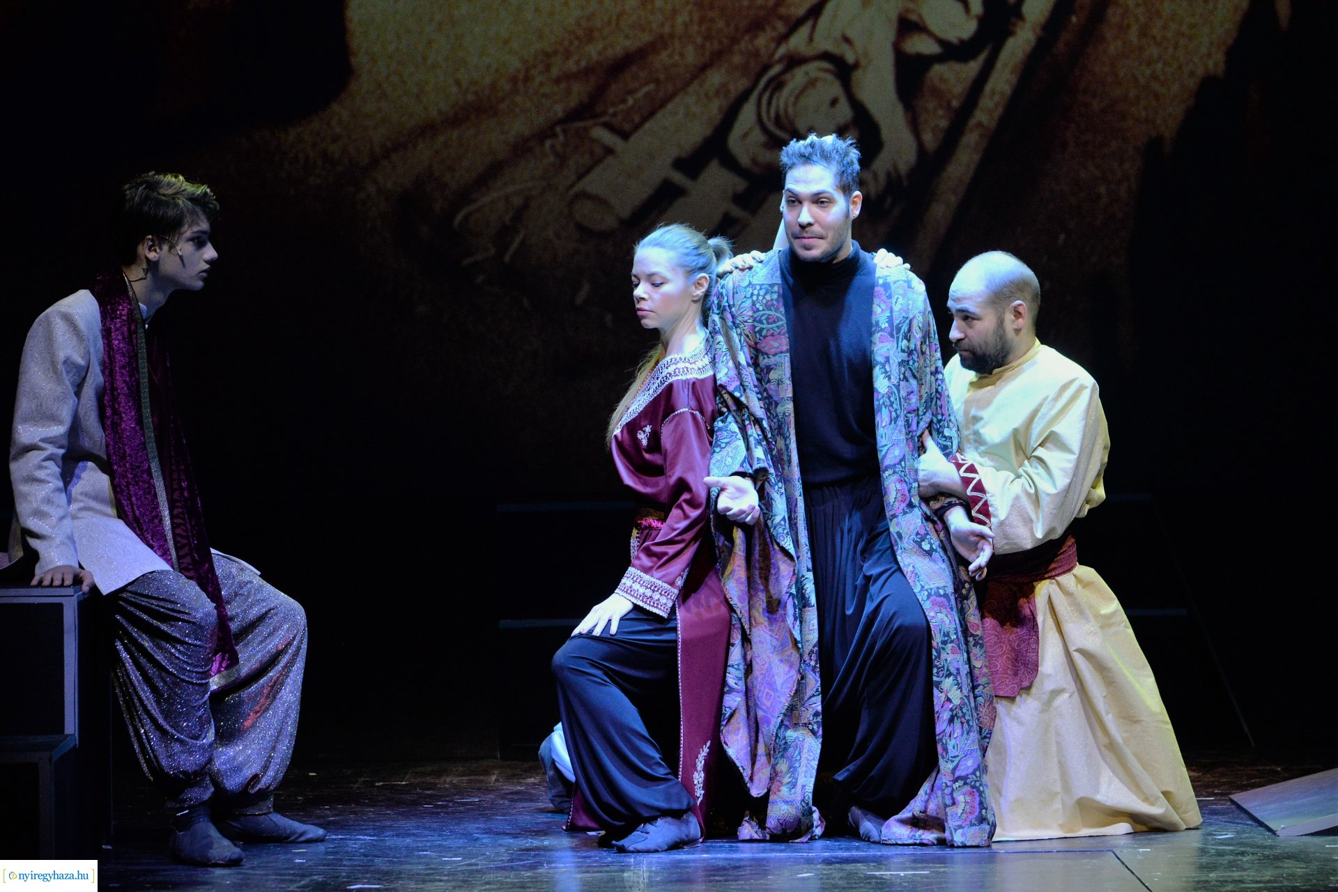 Ezeregyéjszaka a nagyszínpadon