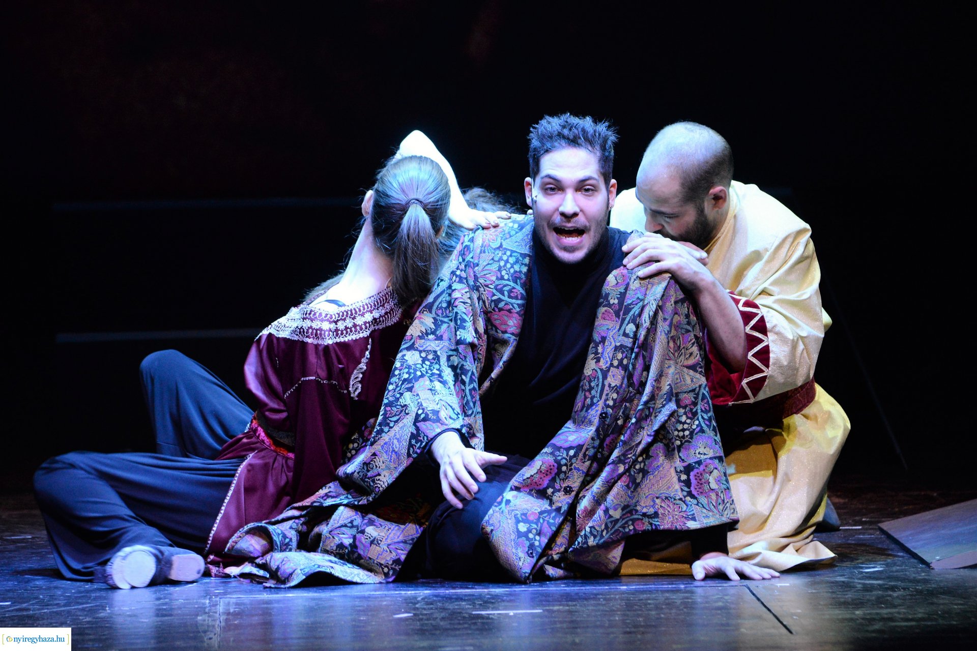 Ezeregyéjszaka a nagyszínpadon