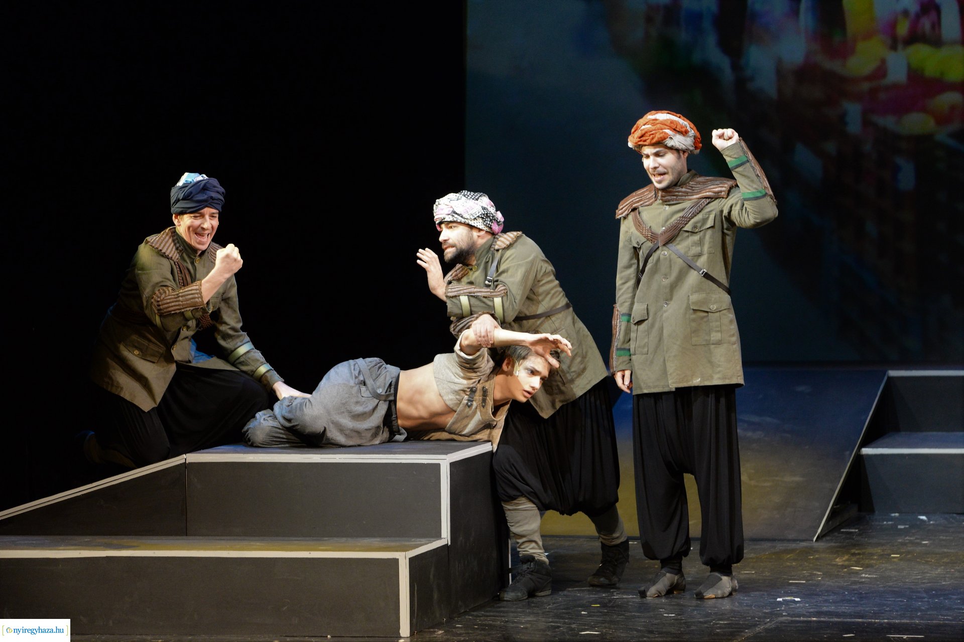 Ezeregyéjszaka a nagyszínpadon