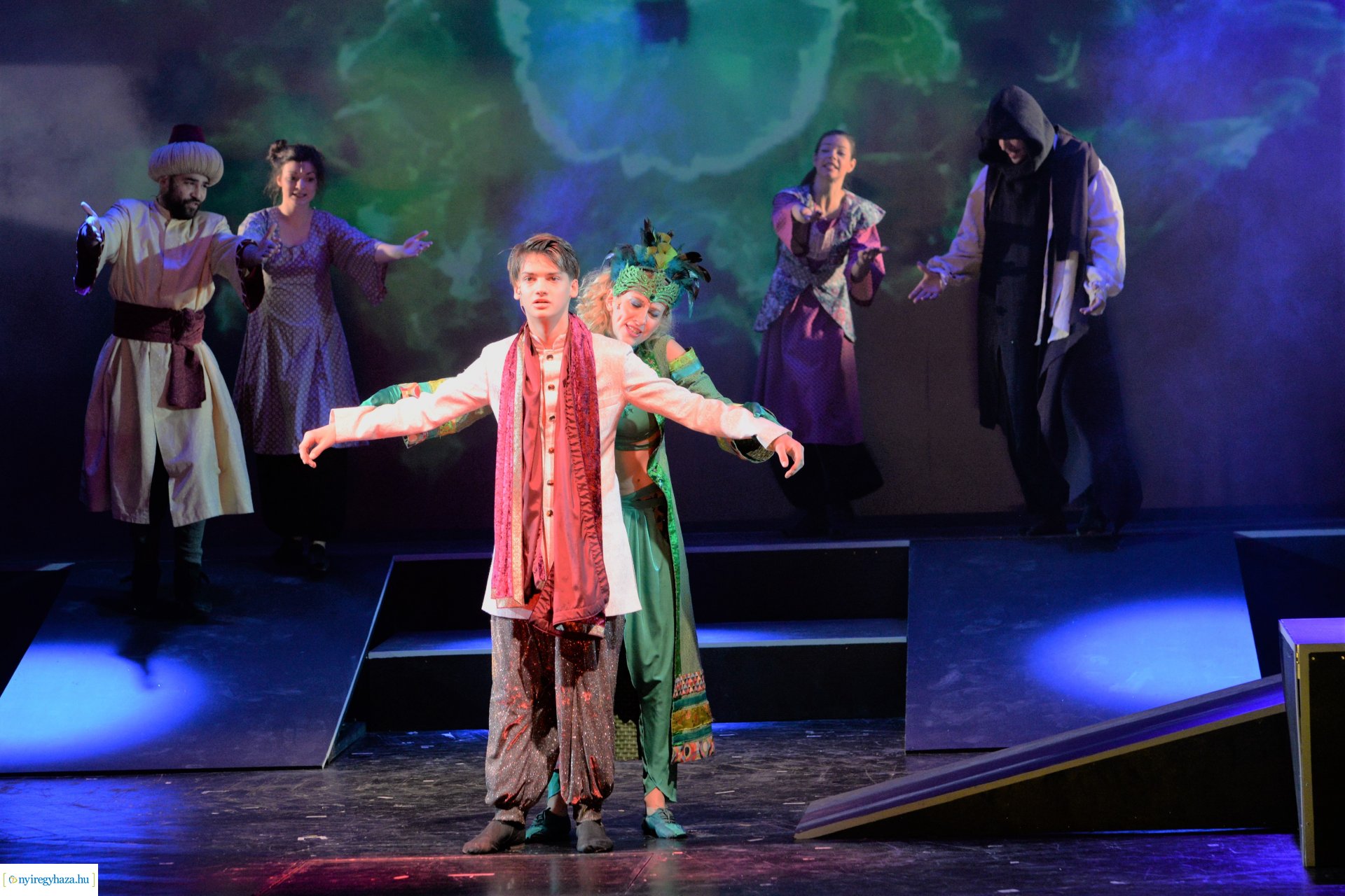 Ezeregyéjszaka a nagyszínpadon